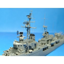 NikoModel 7011 – Croiseur léger italien San Marco (1/700) – Maquette Résine