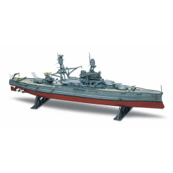 Revell	10302	Cuirassé USS Arizona 1:426