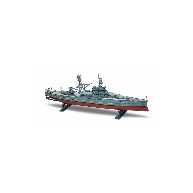 Revell	10302	Cuirassé USS Arizona 1:426