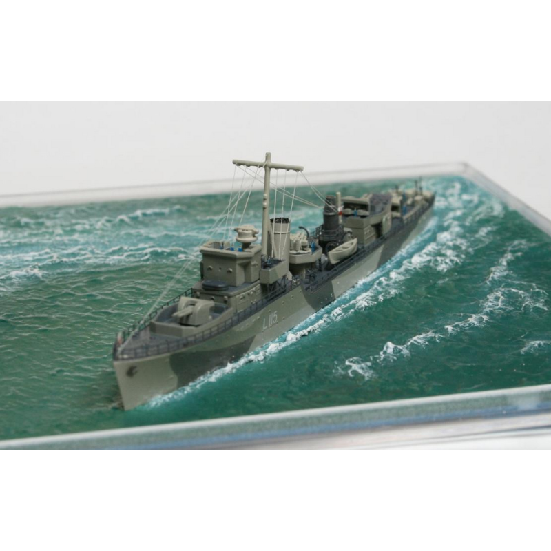 IBG	70004	 HMS Badsworth 1941 Hunt II (avec PE, ligne de flottaison) 1:700
